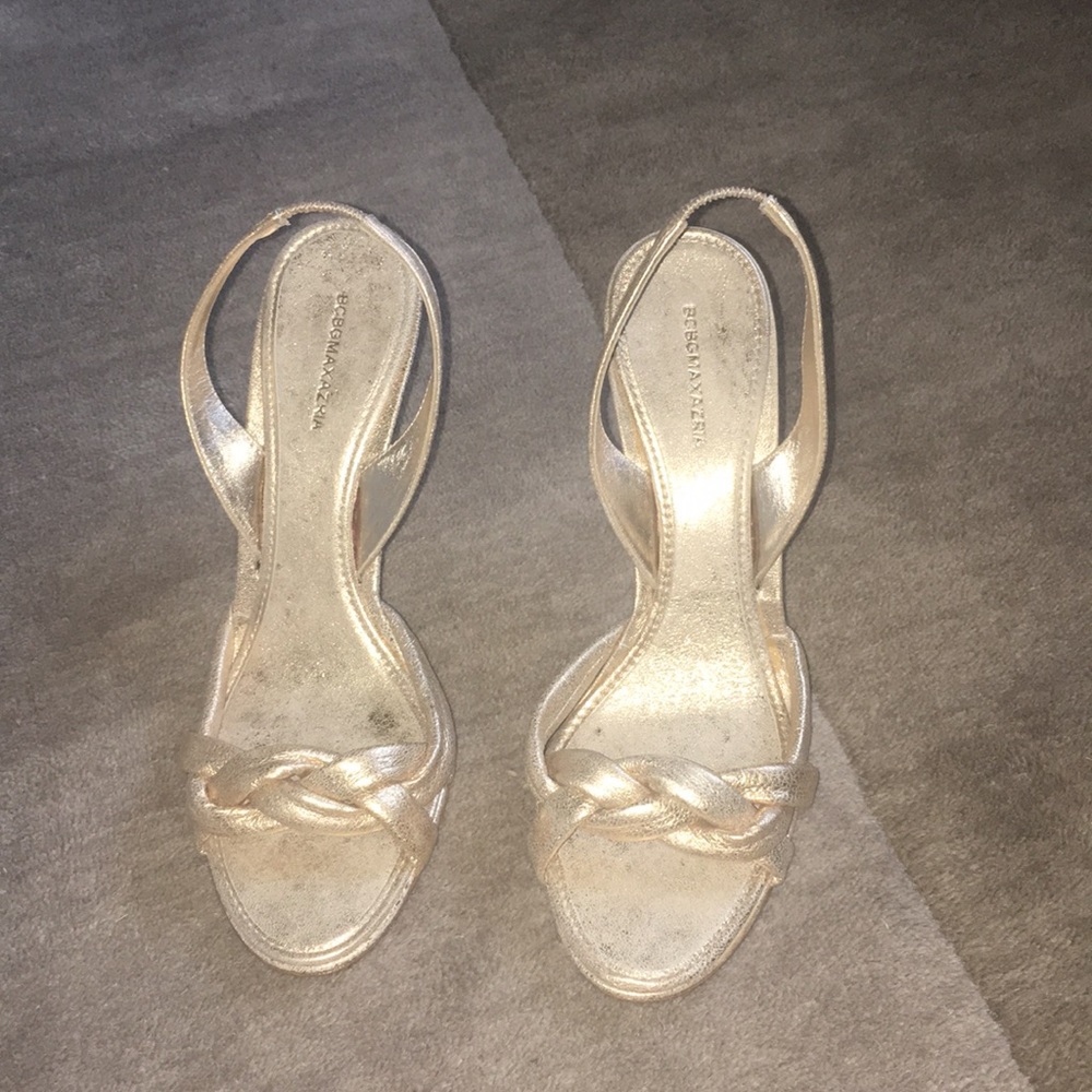 BCBGMAXAZRIA Ma-Mirna Platinum Powder Suede Pumps
